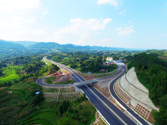 重慶梁忠高速建設現(xiàn)場 重慶梁忠高速建設現(xiàn)場